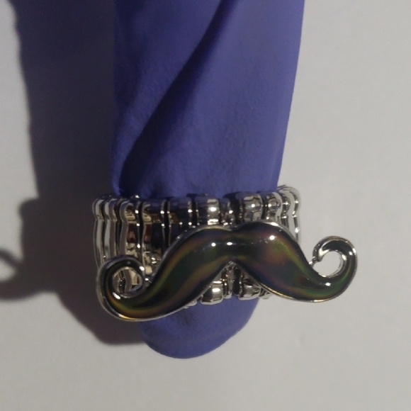 Elegant Silver tone Mustache Design Stretch Ring - Women's Fashion Jewelry - Picture 7 of 9